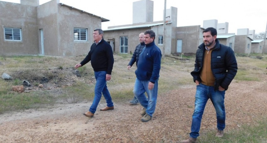 Autoridades del IAPV recorrieron el barrio en construcción de 40 viviendas 