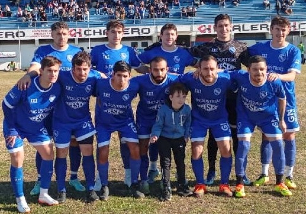 Ganó Deportivo - Juventud Urdinarrain perdió el partido y a su DT