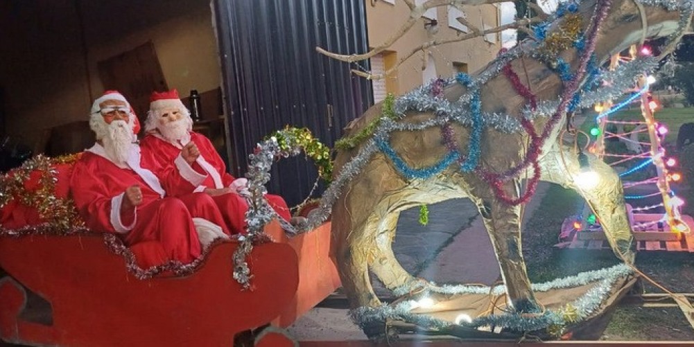 PAPÁ NOEL ESTUVO EN URDINARRAIN PARA ALEGRIA DE LOS NIÑOS