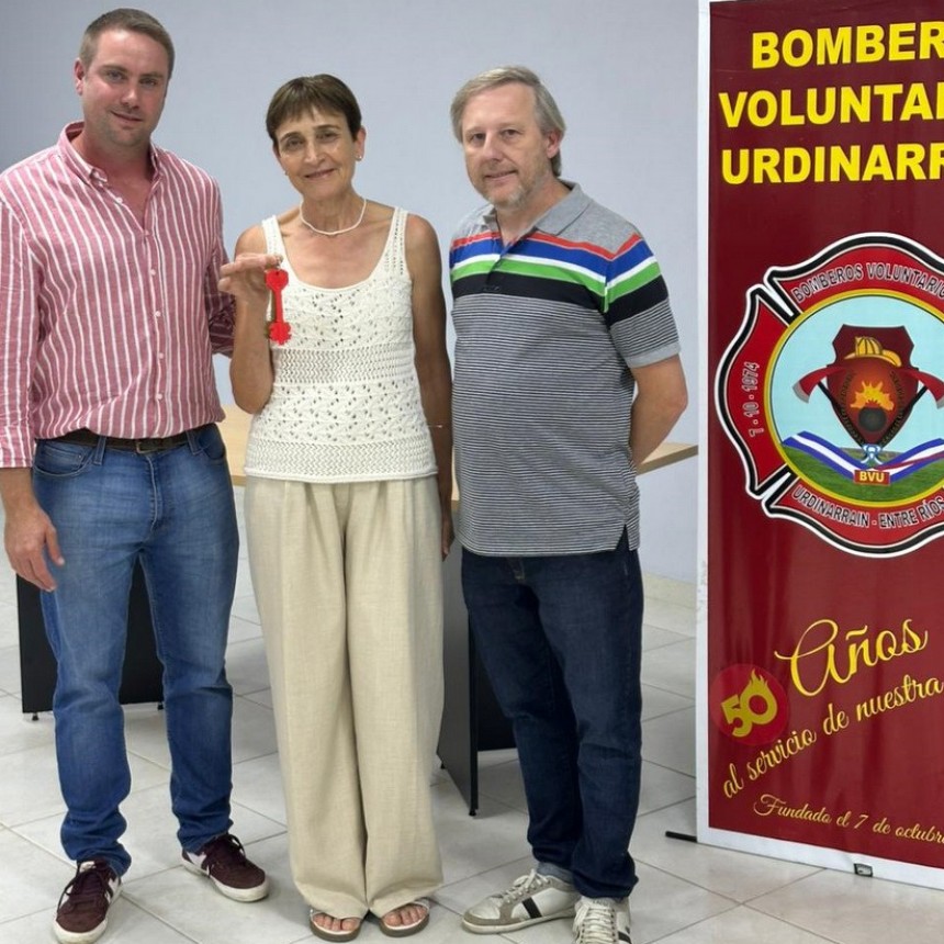 Bomberos Urdinarrain entregó la Casa a la ganadora del Bono Contribución