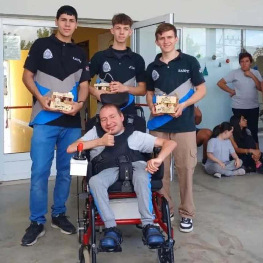 El Hogar Igualar de Urdinarrain recibió una silla de ruedas motorizada