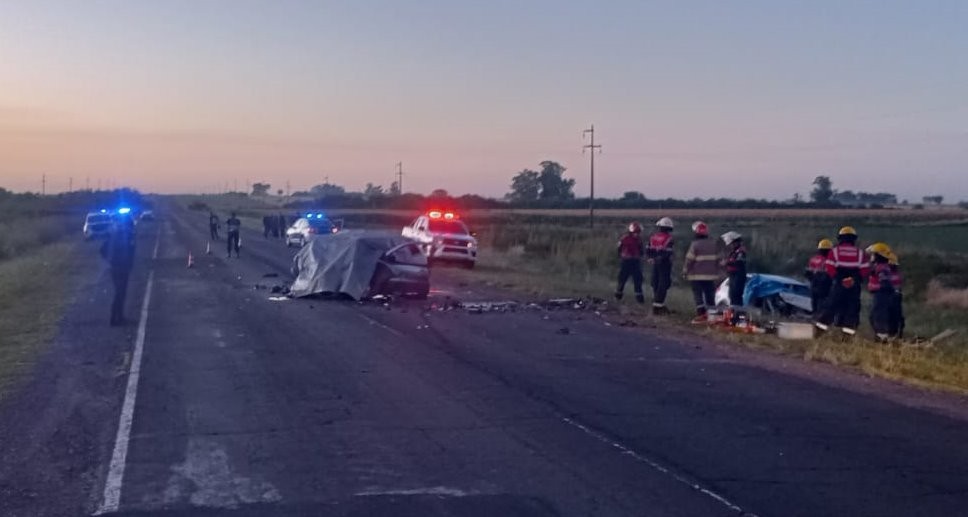 TRAGICO ACCIDENTE EN RUTA 20- GILBERT, FALLECIERON TRES PERSONAS y TRES GRAVES