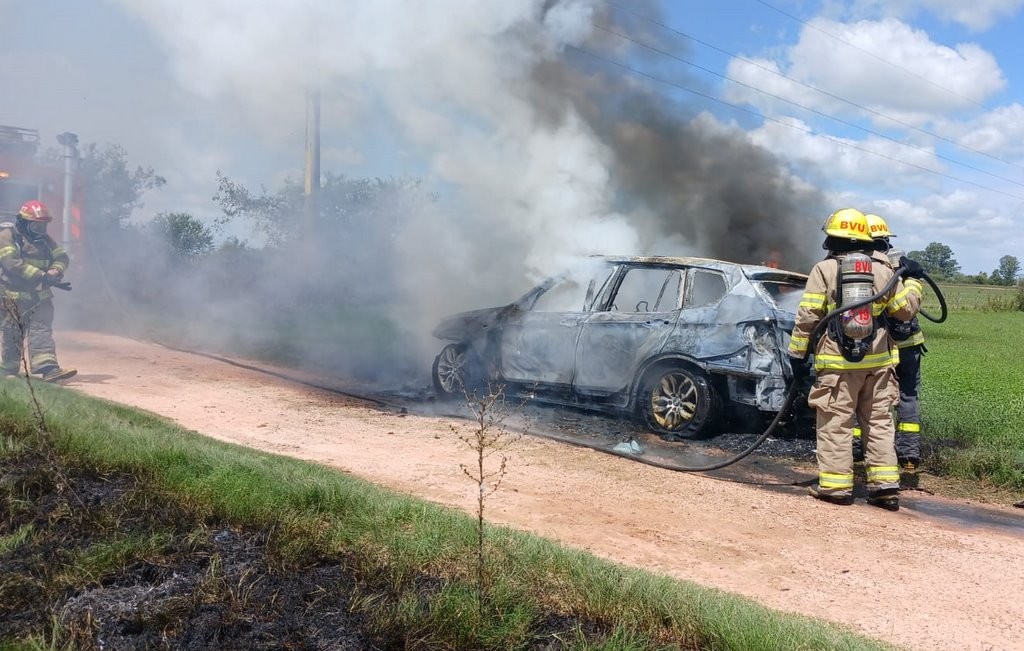 El fuego devoró un automóvil en inmediaciones del acceso norte a Urdinarrain