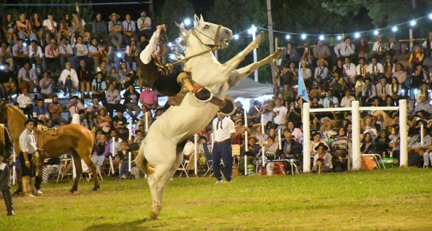 33º FIESTA PROV DEL CABALLO EN URDINARRAIN - ULTIMA NOCHE