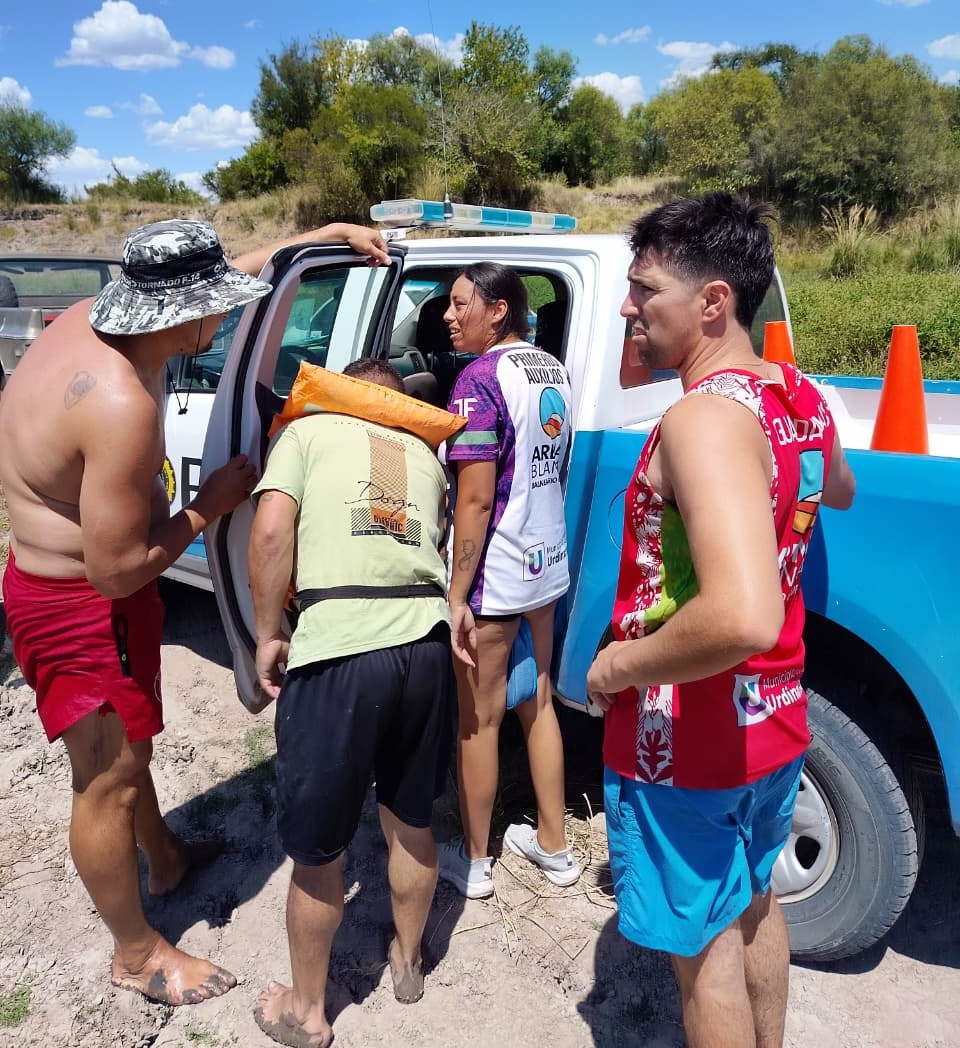 UN NIÑO DE 7 AÑOS FUE RESCATADO EN EL RÍO GUALEGUAY ZONA ARENAS BLANCAS