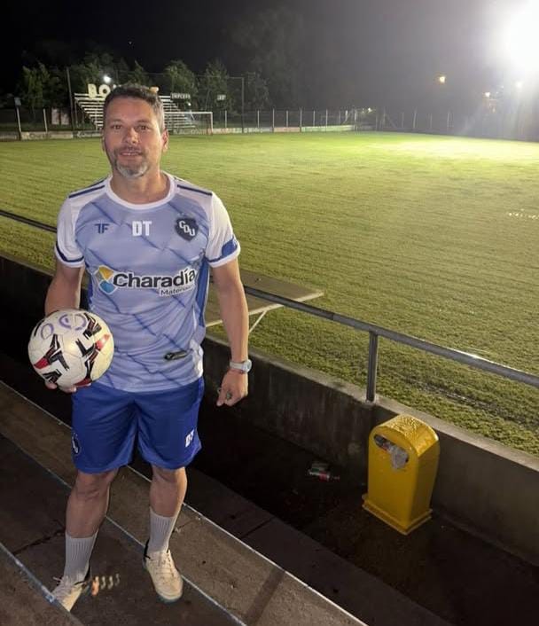 Javier Lenciza dejó de ser el Director Técnico del Club Deportivo Urdinarrain