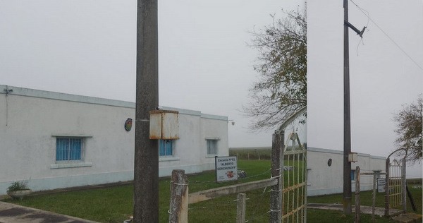 Robaron cables, lámparas y transformador de alta tensión de Escuela Rural