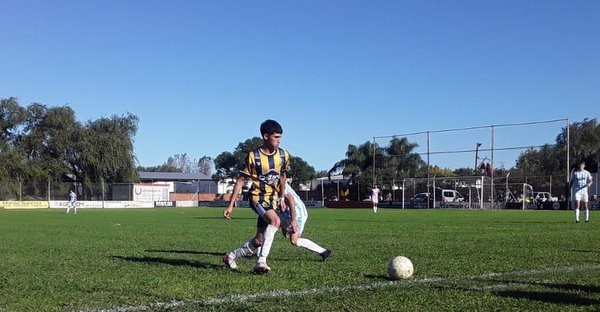 Juventud Unida le ganó a Juventud Urdinarrain - Deportivo juega el Miércoles