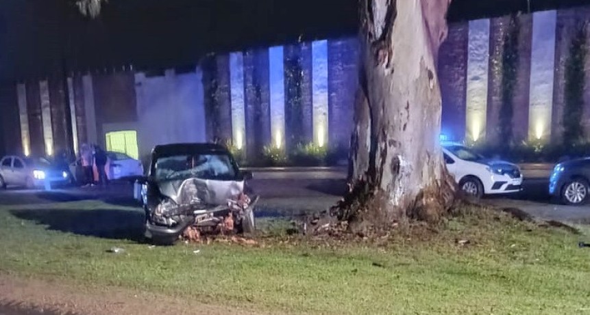 Un joven de Urdinarrain result&oacute; herido tras chocar de frente contra un &aacute;rbol en R.P.20 Frente al Cementerio