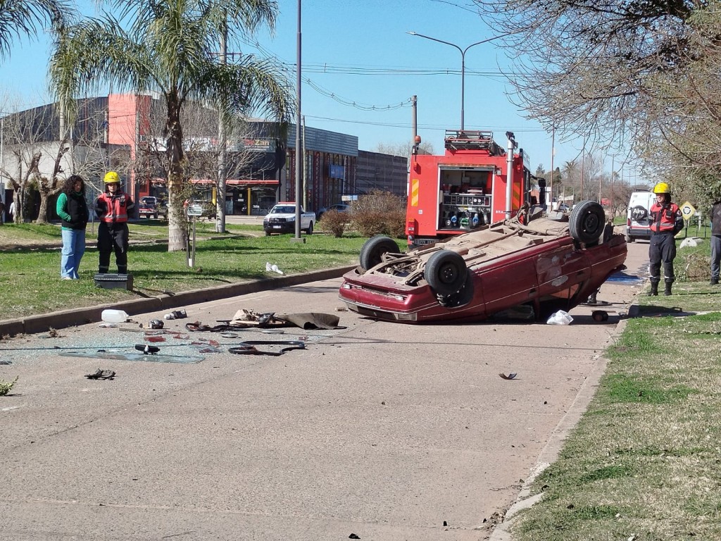 Violento Choque y posterior vuelco en Urdinarrain