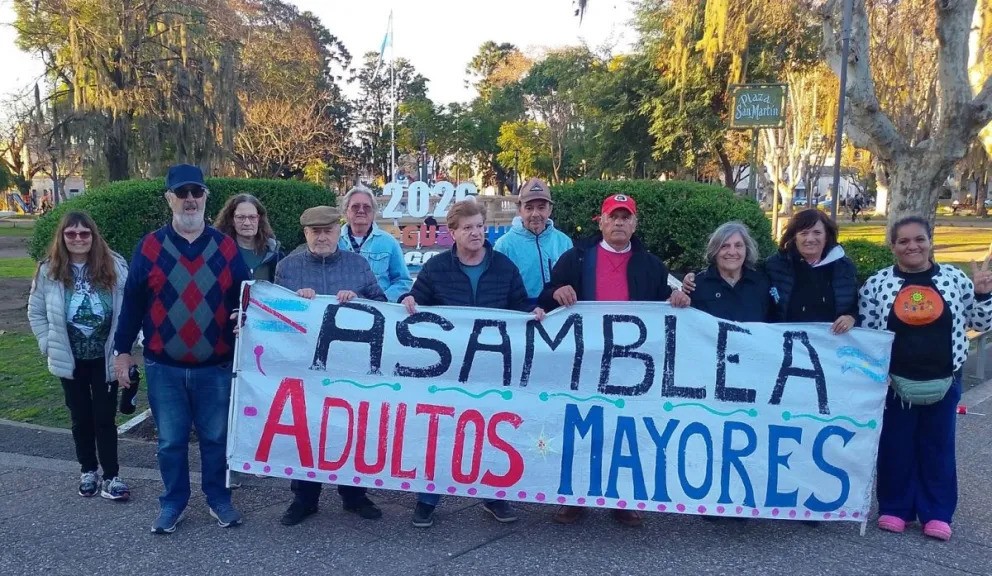 Adultos mayores se movilizan a la sede del PAMI Gualeguaych&uacute;