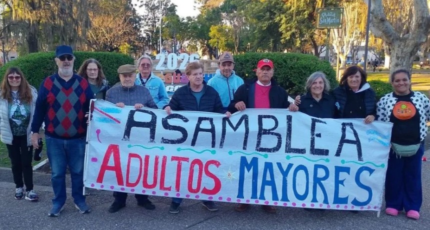 Adultos mayores se movilizan a la sede del PAMI Gualeguaych&uacute;