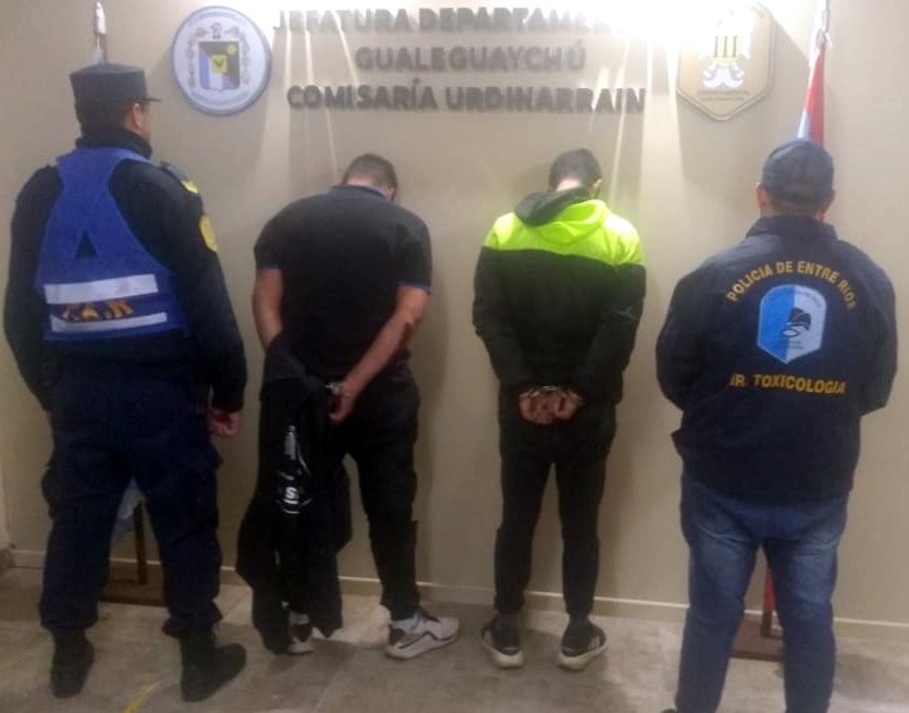 Persecución y choque en pleno centro de Urdinarrain - Los detuvieron con estupefacientes