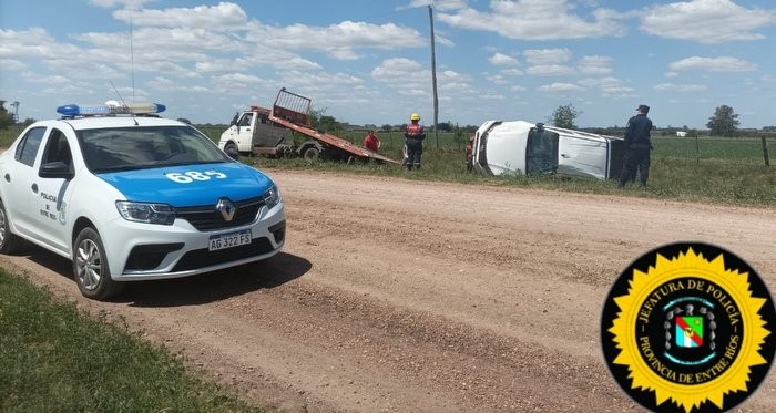 Una mujer resultó ilesa luego de volcar su camioneta en RP19 camino a Costa San Antonio