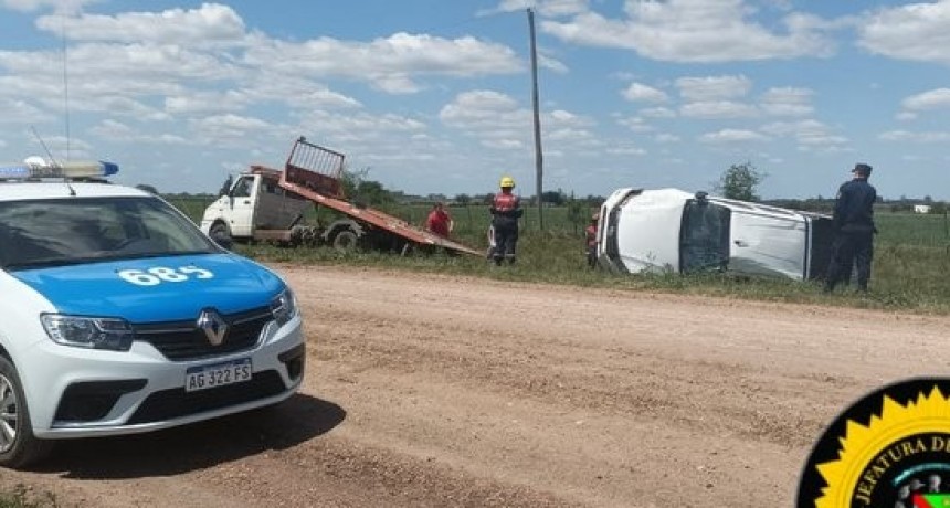 Una mujer resultó ilesa luego de volcar su camioneta en RP19 camino a Costa San Antonio