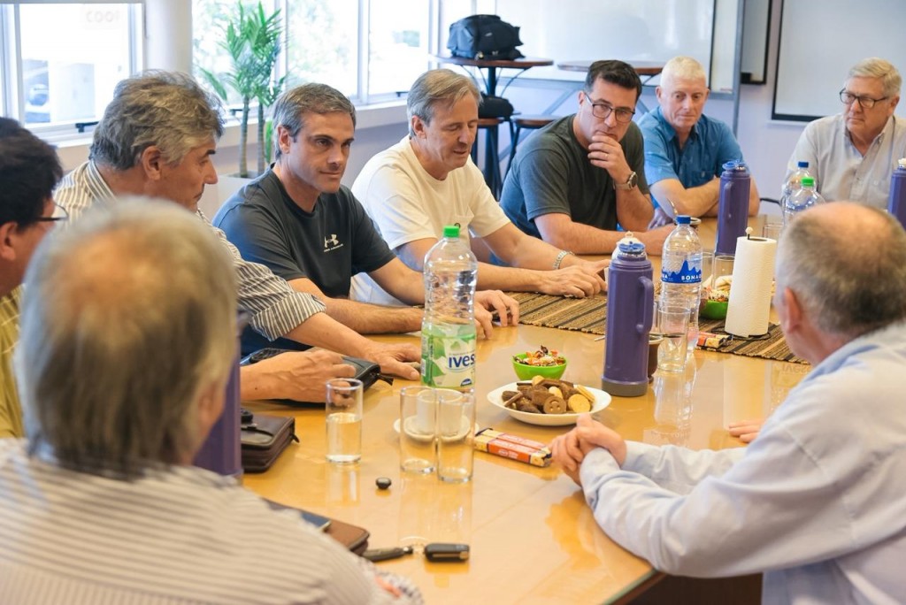 Bahl y Michel en la Cooperativa Agropecuaria de Aranguren y destacaron su aporte al desarrollo productivo de la provincia