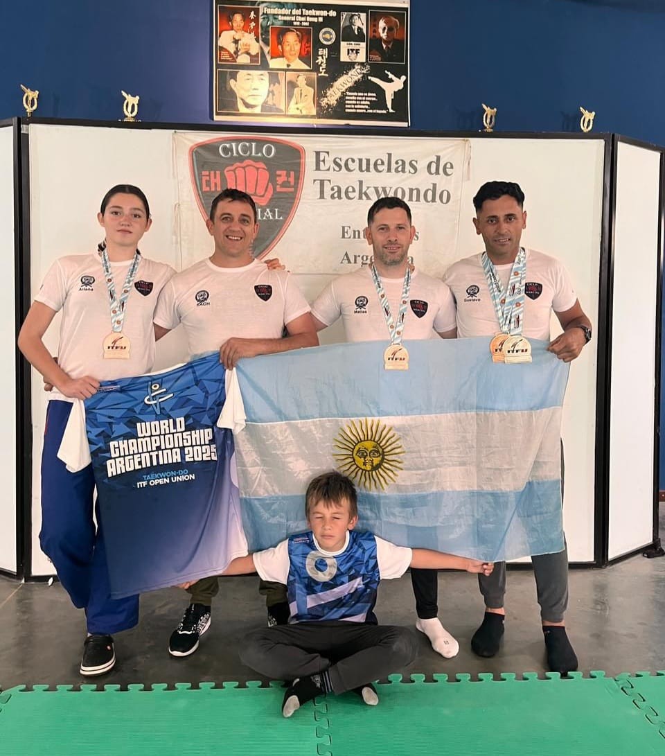 Taekwondistas de Ciclo Marcial de Urdinarrain brillaron en el Mundial realizado en Argentina