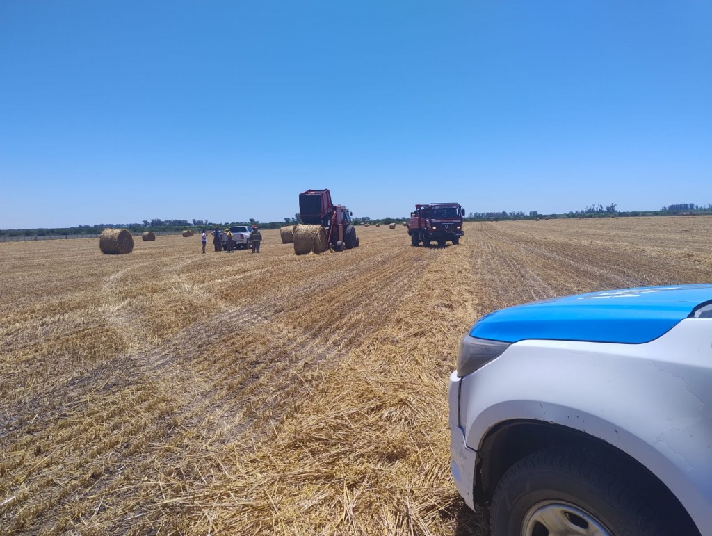 UN TRABAJADOR RURAL FUE ABSORBIDO POR UNA MAQUINA ARROLLADORA