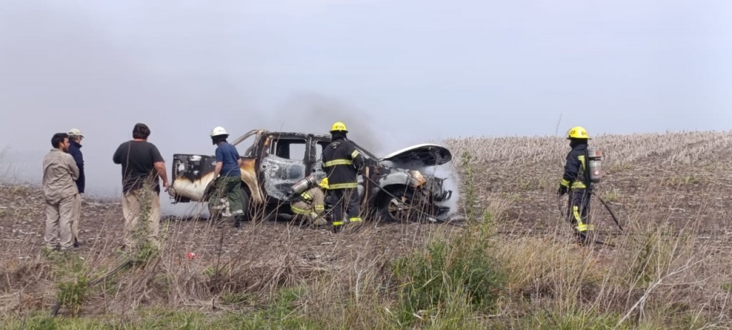 Una Camioneta fue devorada por las llamas cuando transitaba por Ruta 51