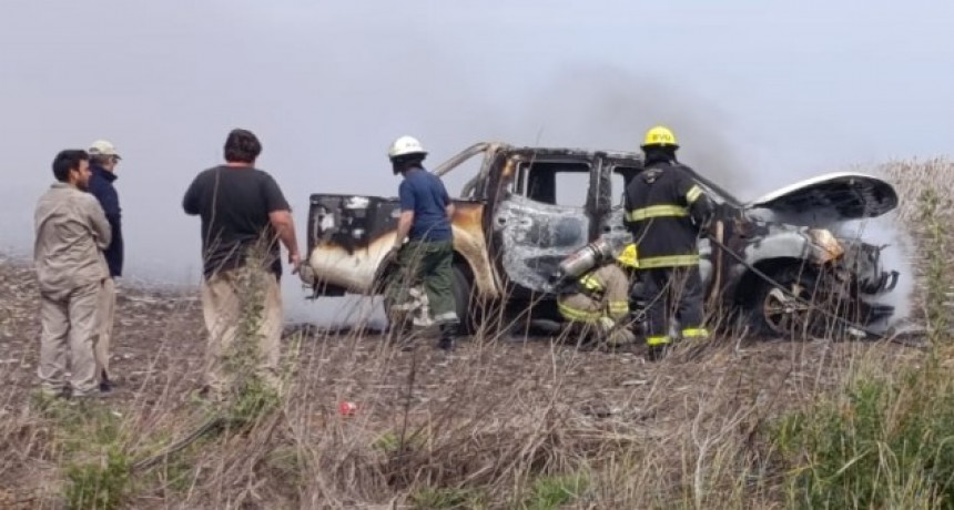 Una Camioneta fue devorada por las llamas cuando transitaba por Ruta 51