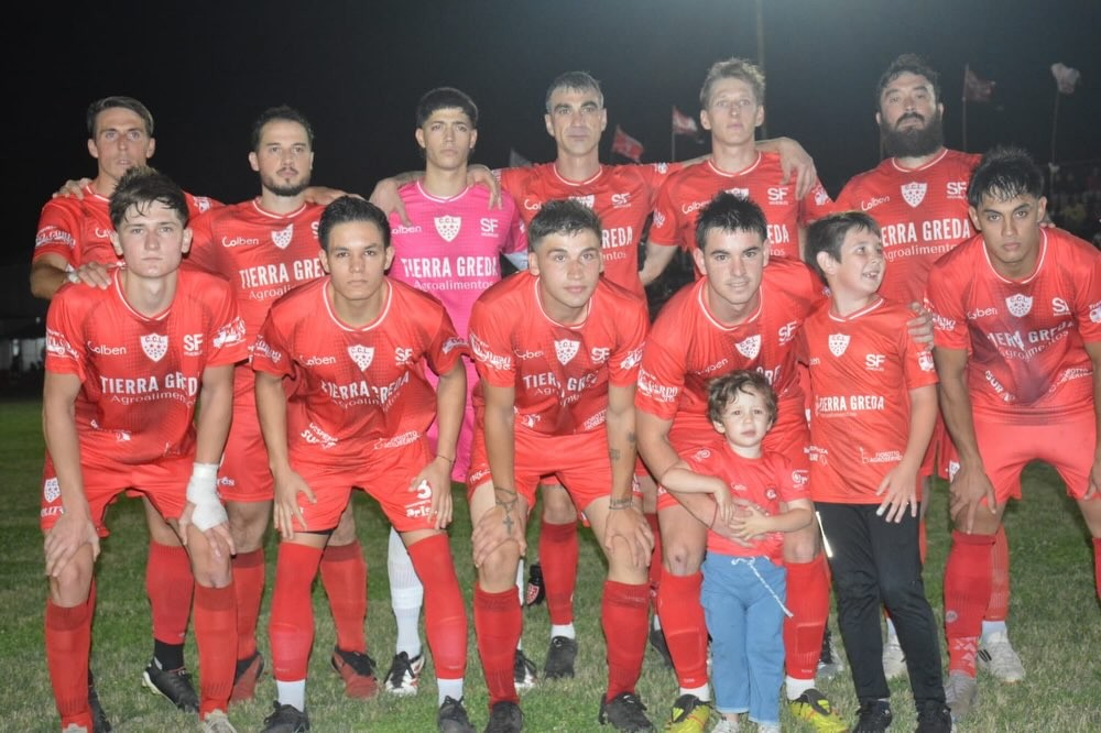 Central Larroque goleó a Deportivo y quedó a un paso del título de Campeón