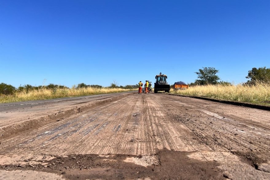 El Gobernador de Entre Rios, llevó a cabo un acto por el inicio de la obra Bacheo de la Ruta 20