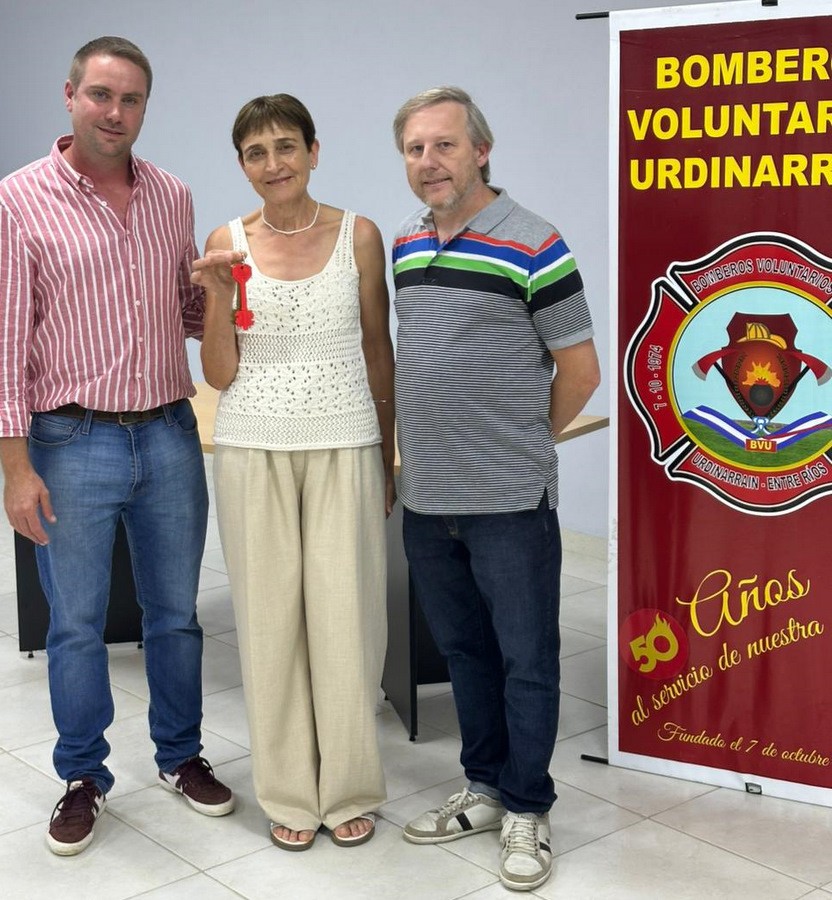 Bomberos Urdinarrain entregó la Casa a la ganadora del Bono Contribución