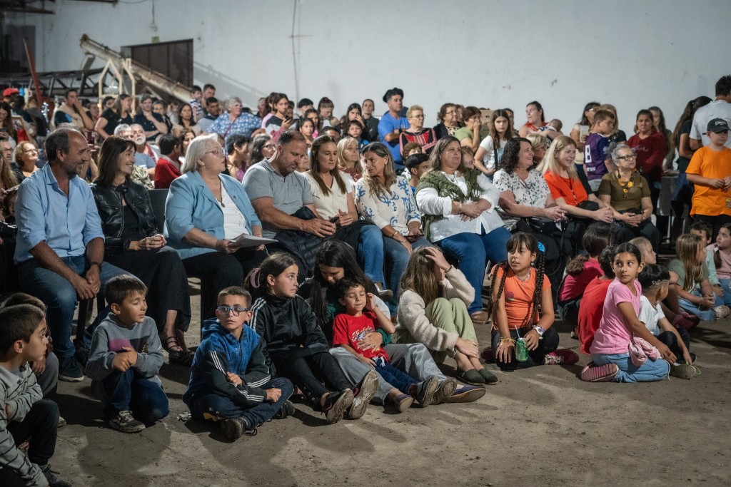 GILBERT le dio la Bienvenida a la Navidad en Comunidad