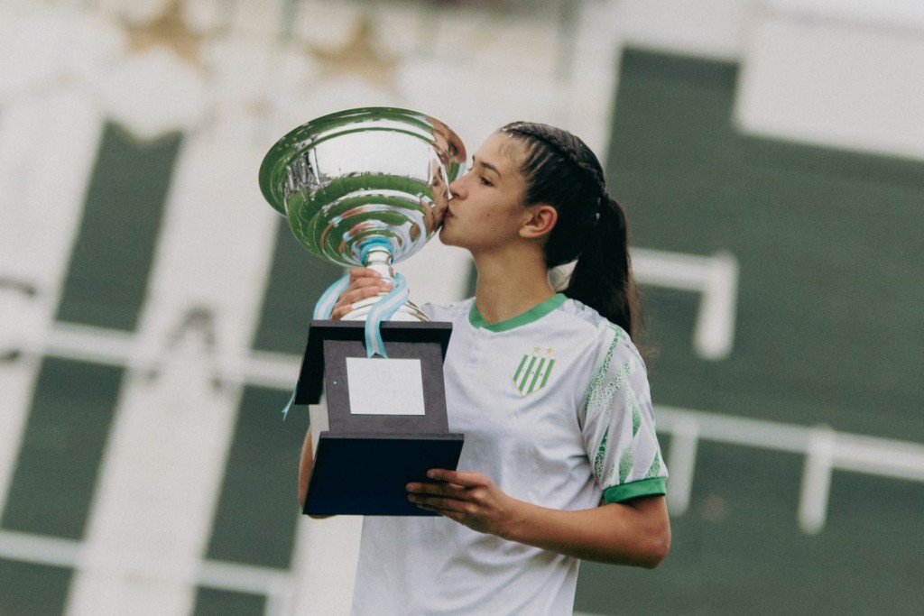 Fútbol Femenino: Valentina Cardinaux, campeona Sub 19 con Banfield a los 17 años