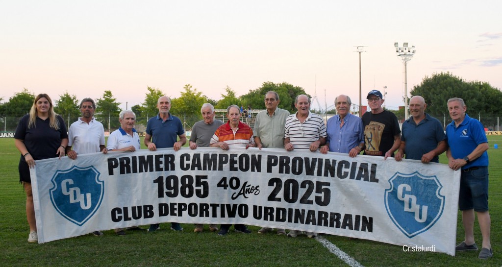 COPA ENTRE RIOS: Triunfo de Deportivo - Empate de Juventud - Homenajearon a los Campeones de 1985
